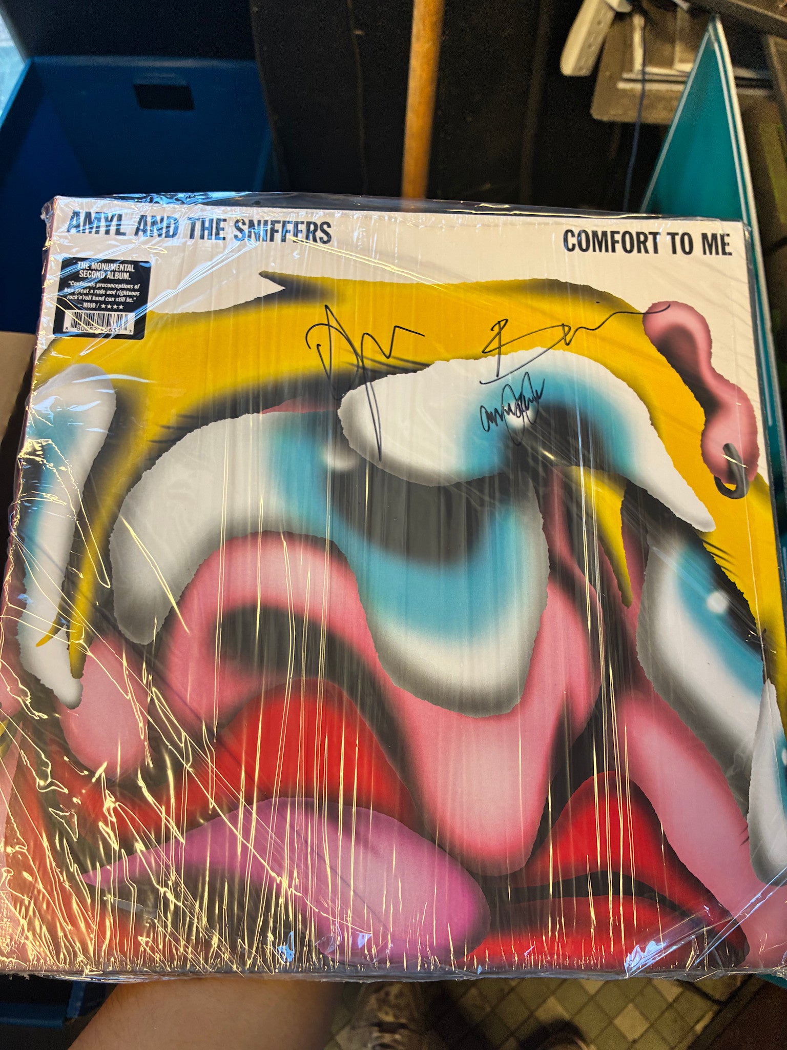 Comfort to Me LP by Amyl and the Sniffers album artwork